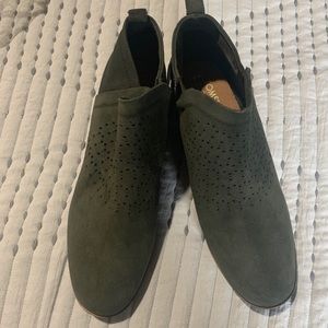 Toms booties new with tags forest suede size 9